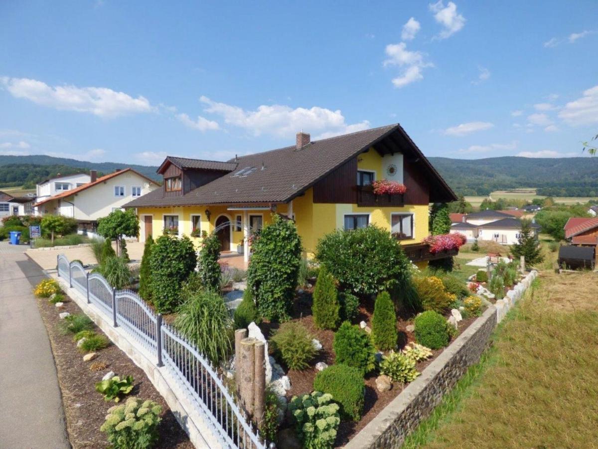 Scenic Apartment With Balcony Garden Deckchairs Barbecue Gleißenberg Extérieur photo